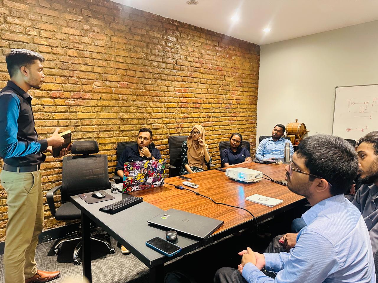 Founders discussing a book at an Entrepreneurs' Reading Club session